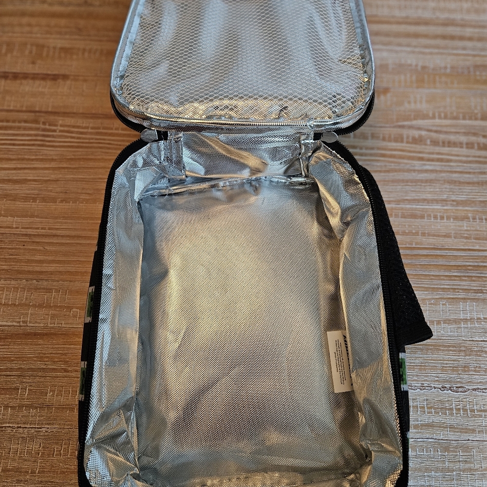 Minecraft Creeper Kids insulated lunch tote w/bottle holder. New without tag. - Picture 5 of 5